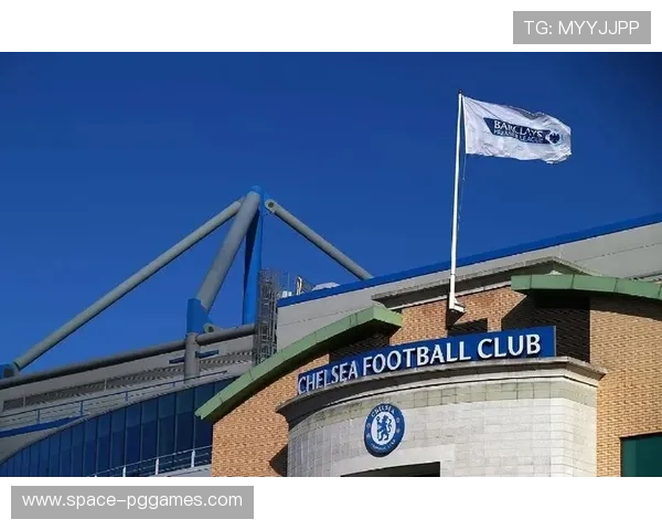 英超俱乐部开放日：切尔西斯坦福桥点球体验活动吸引球迷